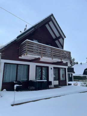 Idyllisches Ferienhaus mit Balkon und Garten